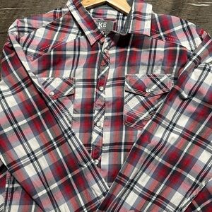 BKE- Buckle, long sleeve pearl snap